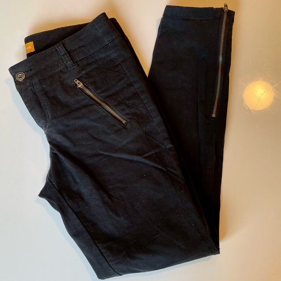 Anthropologie Pilcro Womens Moto Pants Black Ankle Zip Diamond Stitched size 2 - Picture 2 of 14